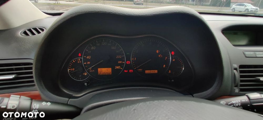 Toyota Avensis 2.0 VVT-i High - 8