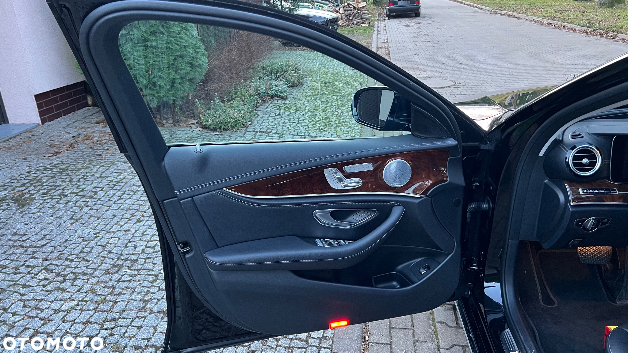 Mercedes-Benz Klasa E 400 4-Matic 9G-TRONIC - 17