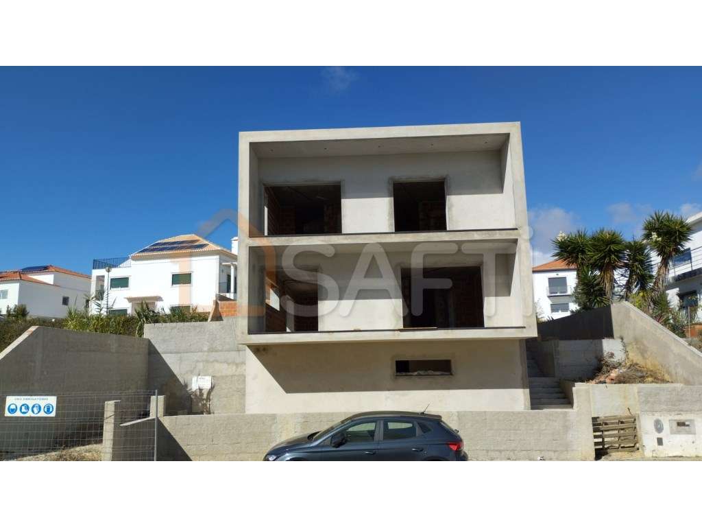 Moradia com 3 pisos em construção. O preço de 699000 euros é na atu... - Grande imagem: 3/11