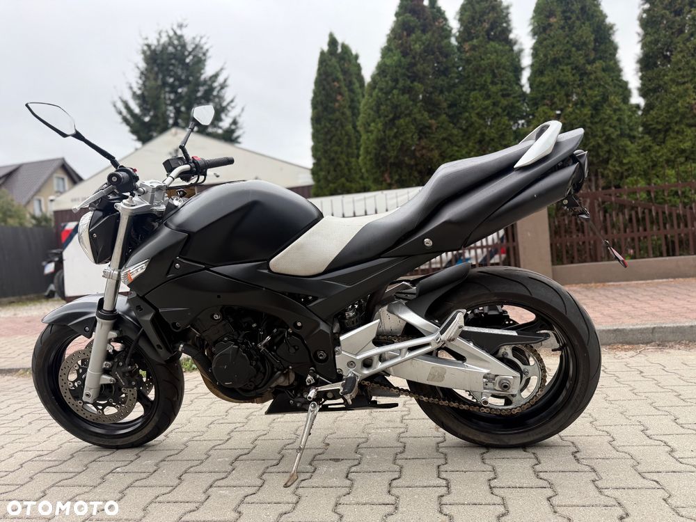 Suzuki GSR - 17