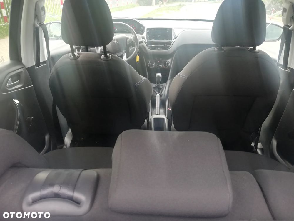 Peugeot 208 82 PureTech Style - 13