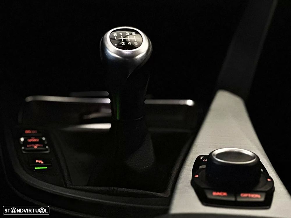 BMW 318 d Line Sport - 33