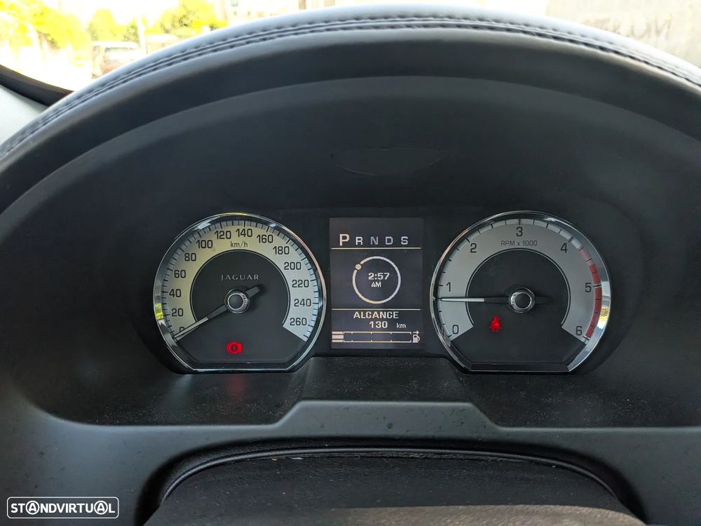 Jaguar XF 2.7 D V6 Premium Luxury - 18