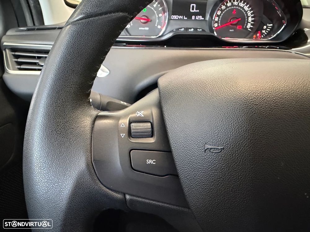 Peugeot 208 1.4 HDi SE Style - 30