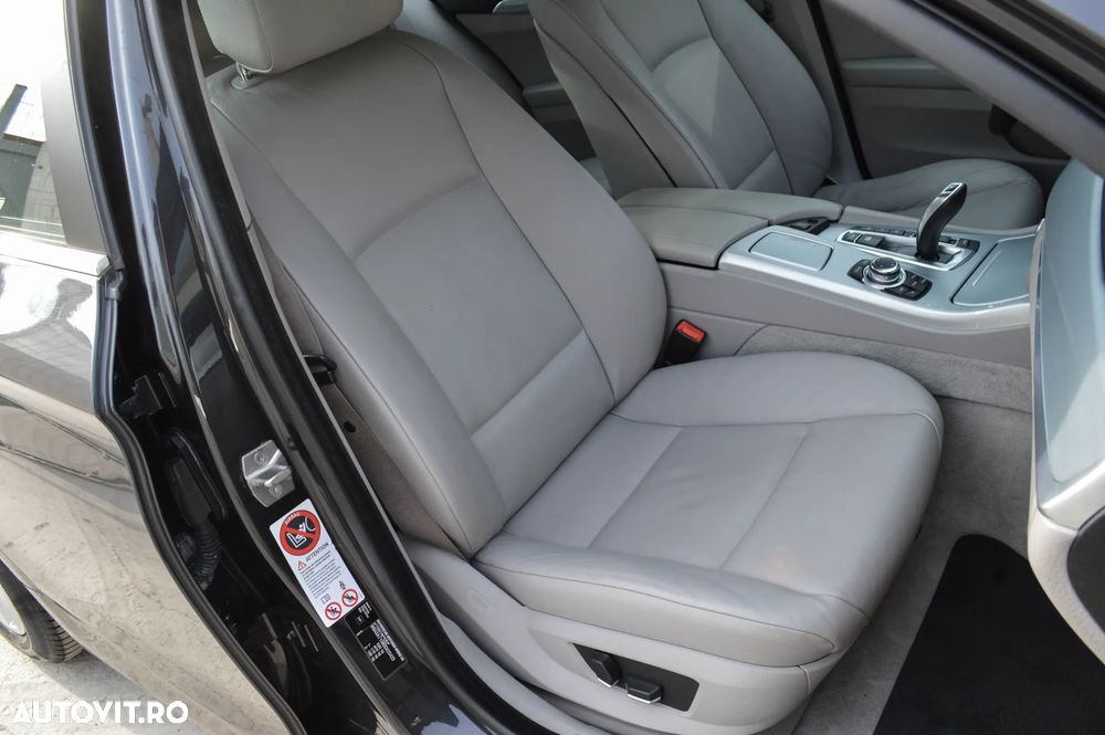 BMW Seria 5 525d xDrive - 23