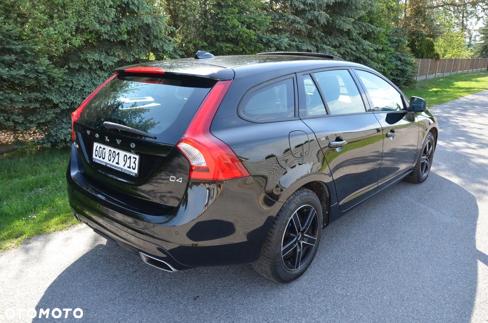 Volvo V60 D4 Geartronic Momentum - 4