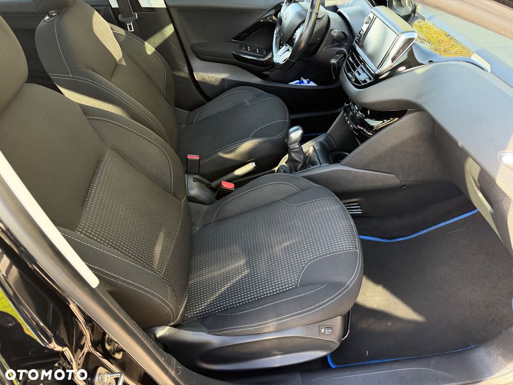 Peugeot 208 1.6 BlueHDi Allure S&S - 15
