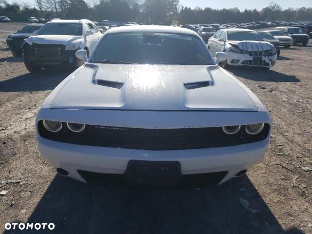 Dodge Challenger - 2