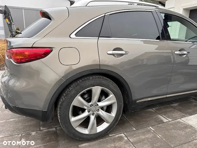 Infiniti FX - 7