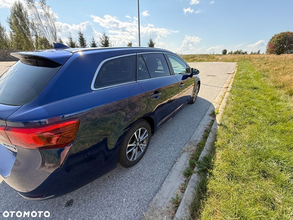 Toyota Avensis 1.6 D-4D Active - 15