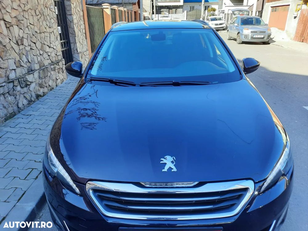 Peugeot 308 1.2 L PureTech Turbo Allure - 8