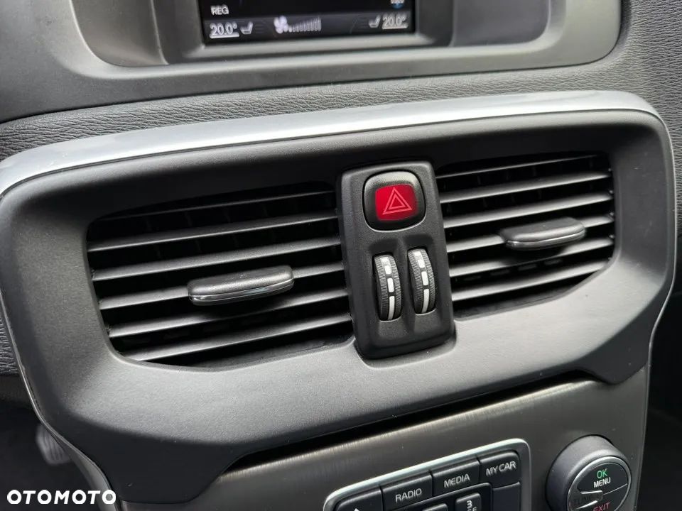 Volvo V40 T3 Momentum - 25