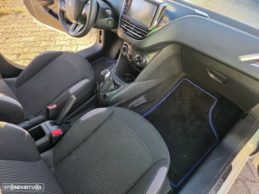 Peugeot 208 82 PureTech Style - 16