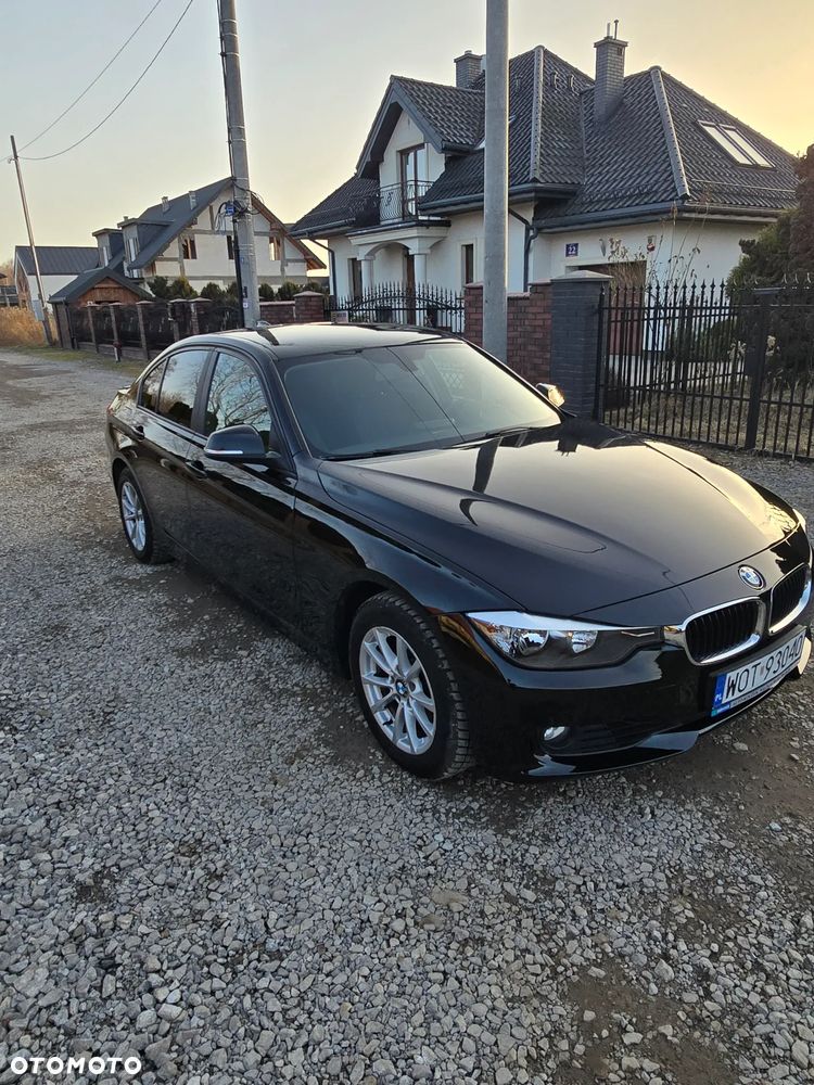 BMW Seria 3 320i xDrive - 27
