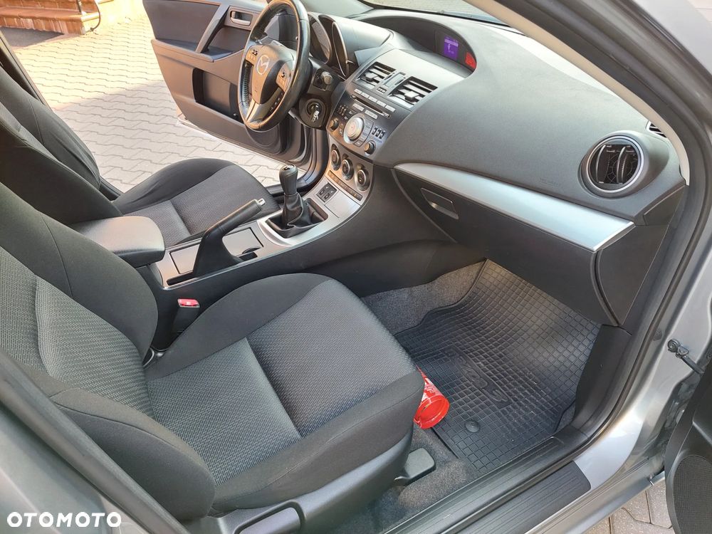 Mazda 3 1.6 Exclusive + - 8