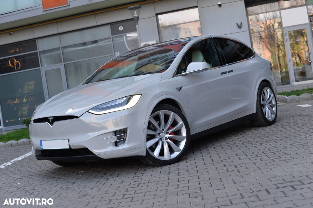 Tesla Model X - 9