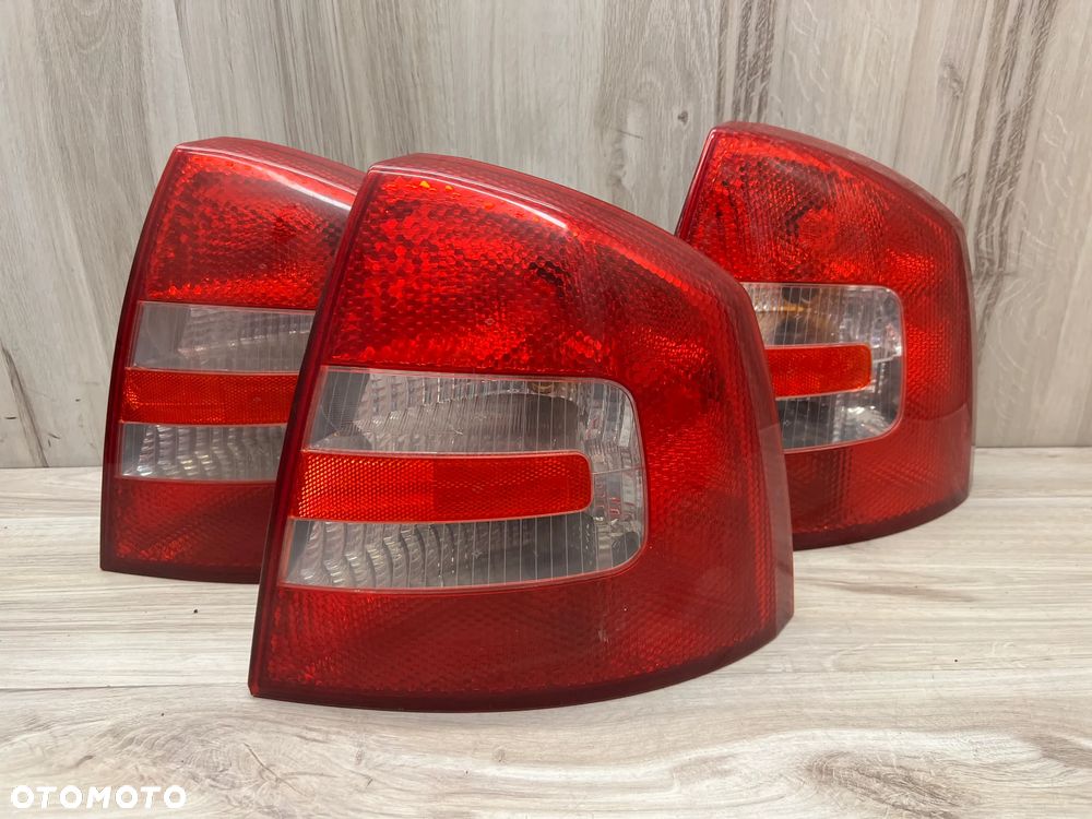 LAMPA TYLNA PRAWA SKODA OCTAVIA II HB