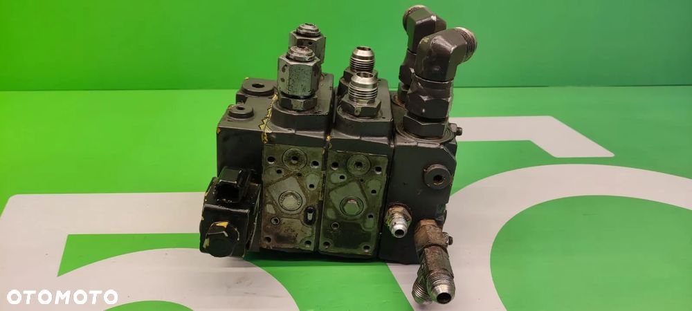Rozdzielacz hydrauliczny  Sauer PVG32 11065537  Zawór V39754200 Valtra N123 - 3