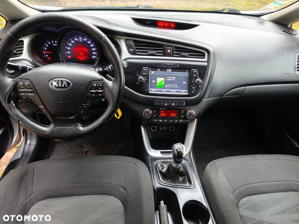 Kia Ceed 1.6 CRDi 136 ISG Dream-Team Edition - 11