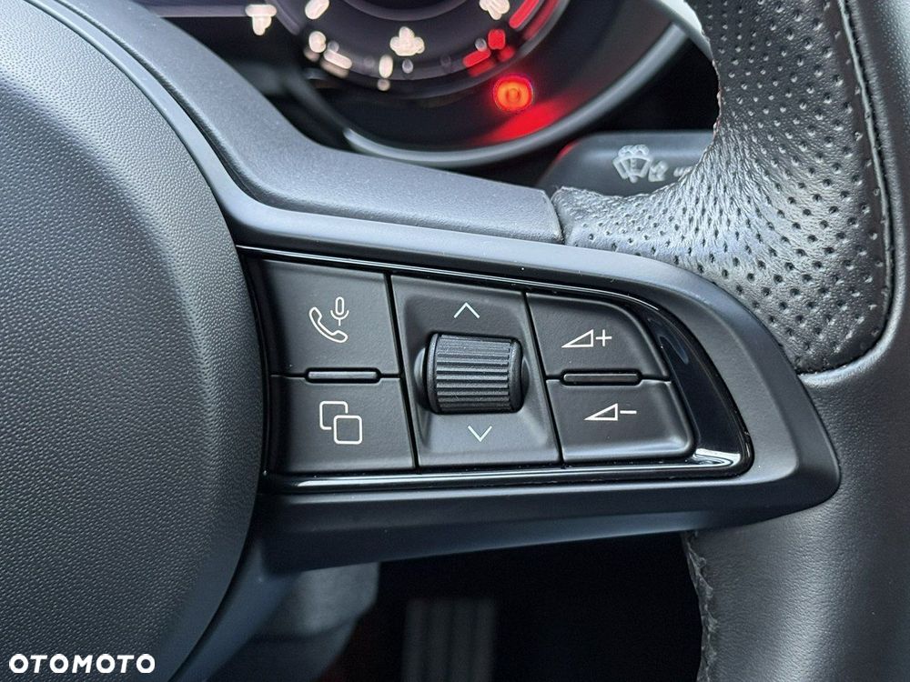 Alfa Romeo Giulia 2.0 Turbo 16V AT8-Q4 Veloce - 30