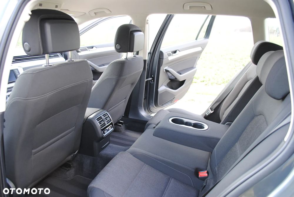 Volkswagen Passat - 9