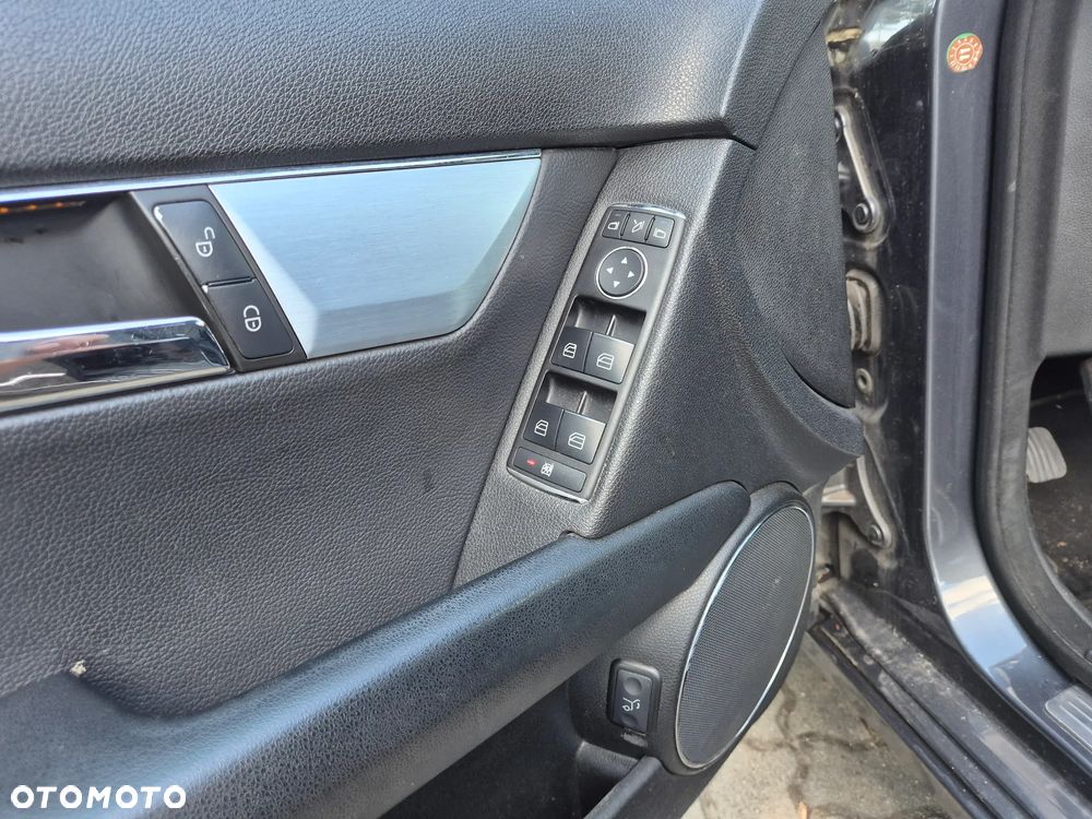 Mercedes-Benz Klasa C 320 CDI DPF 7G-TRONIC Avantgarde - 13