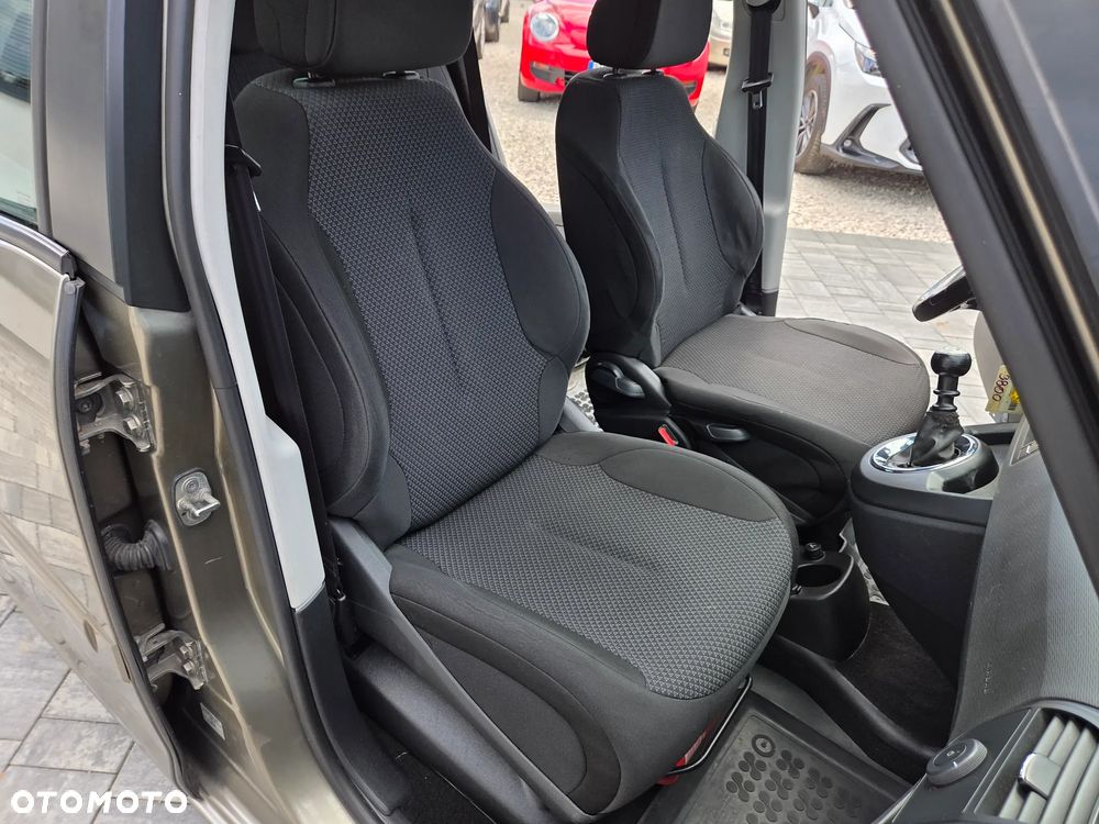 Citroën C4 Picasso 1.6 HDi Attraction - 19