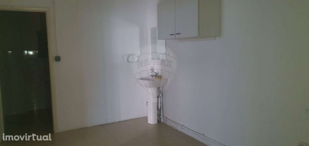 Loja  para arrendamento - Grande imagem: 2/4