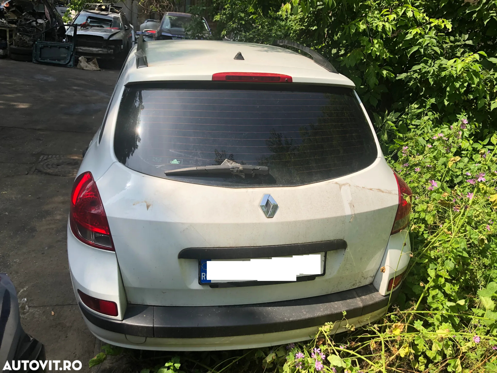 Dezmembrez Renault Clio 3 break facelift 2011 alb 1.5 dci Euro 5  K9K-67 - 12