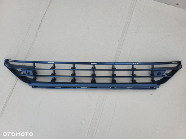 KRATKA SRODKOWA ZDERZAKA PRZOD VOLVO XC60