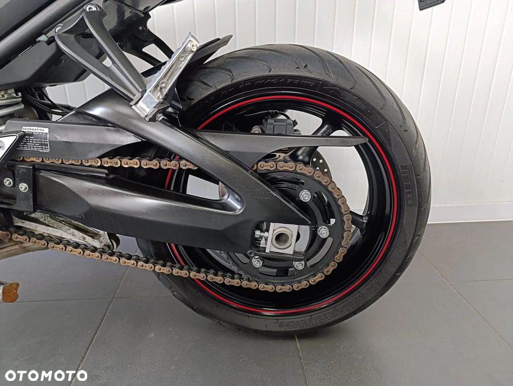 Yamaha FZ8 - 12