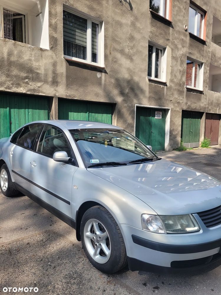 Volkswagen Passat 1.8 Comfortline - 19