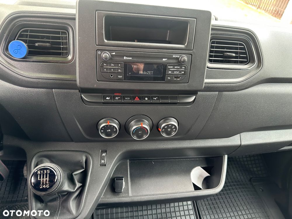 Nissan Interstar - 10
