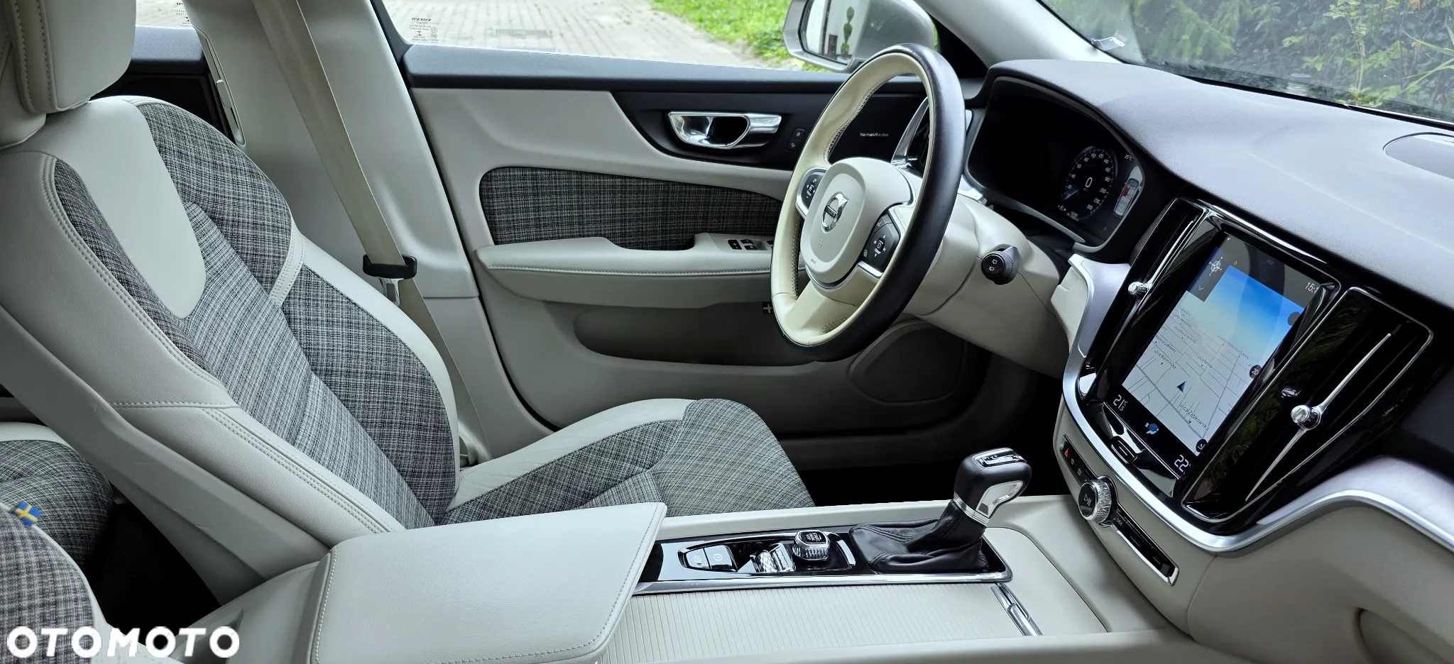 Volvo V60 T4 Momentum Pro - 34