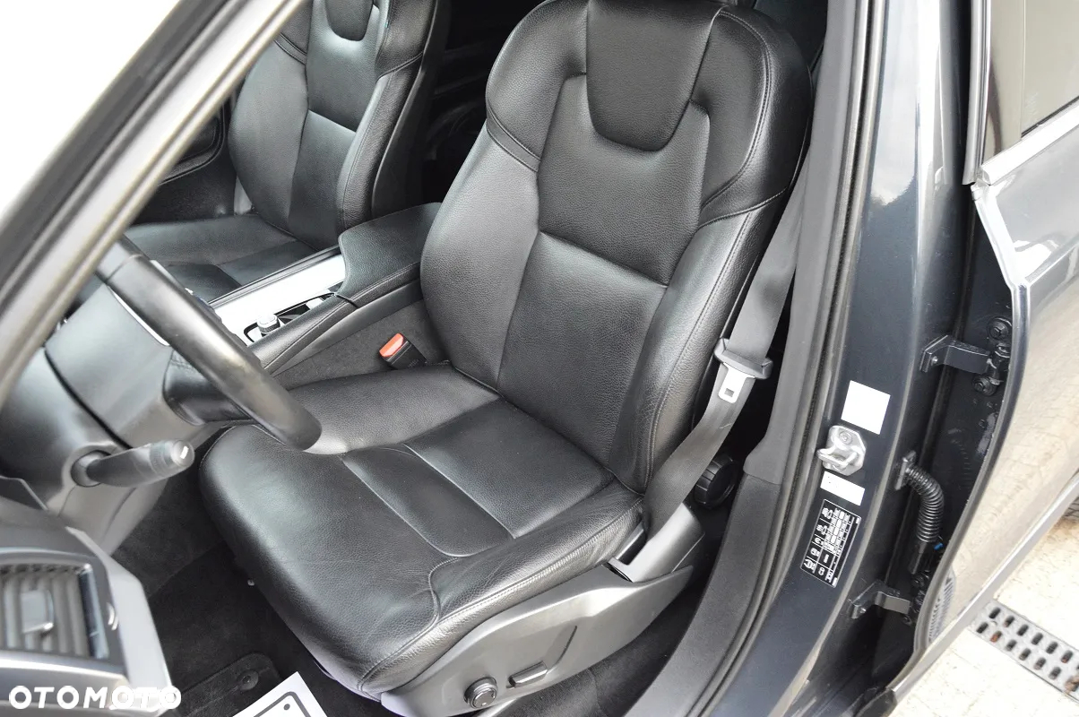 Volvo XC 90 - 22