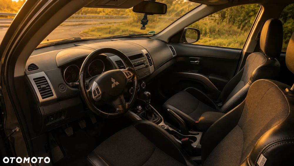 Mitsubishi Outlander - 8