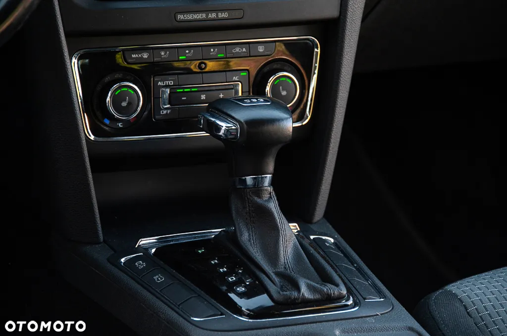 Skoda Superb 2.0 TDI DSG Exclusive - 33