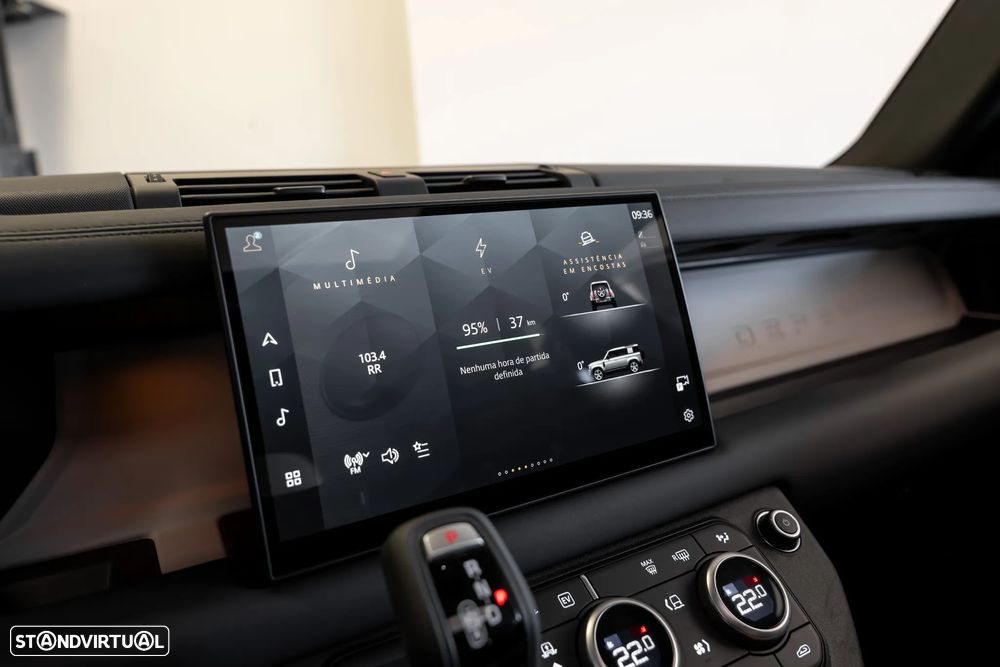 Land Rover Defender 2.0 P300e 110 AWD S - 32