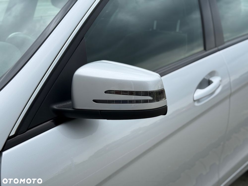 Mercedes-Benz Klasa C 180 CGI Automatik BlueEFFICIENCY Elegance - 16