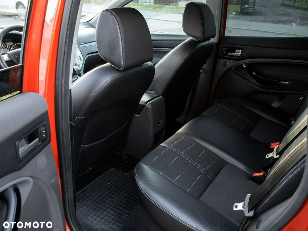Ford Kuga 2.0 TDCi 2x4 Titanium - 25