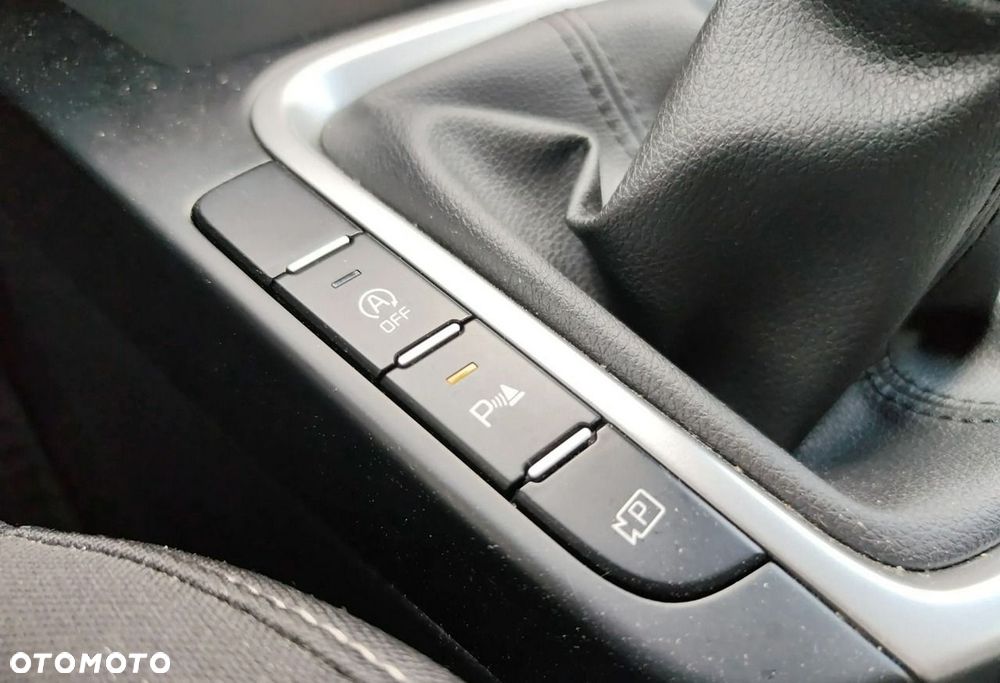 Kia Ceed - 13