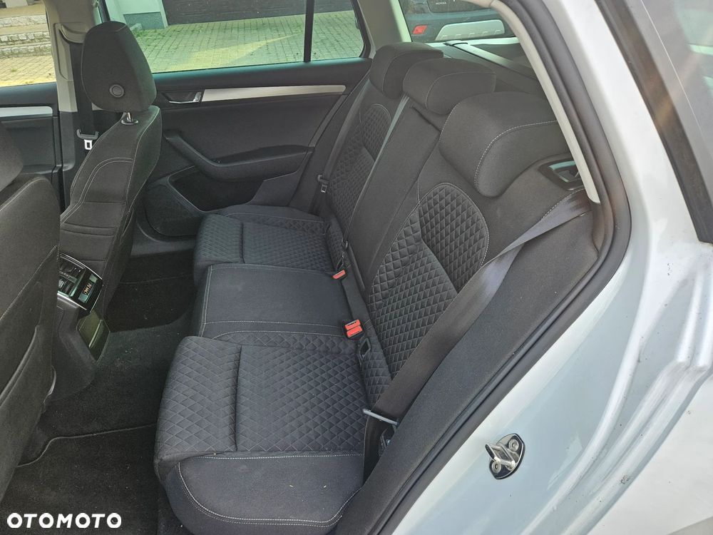 Skoda Superb 2.0 TDI DSG Sportline - 19