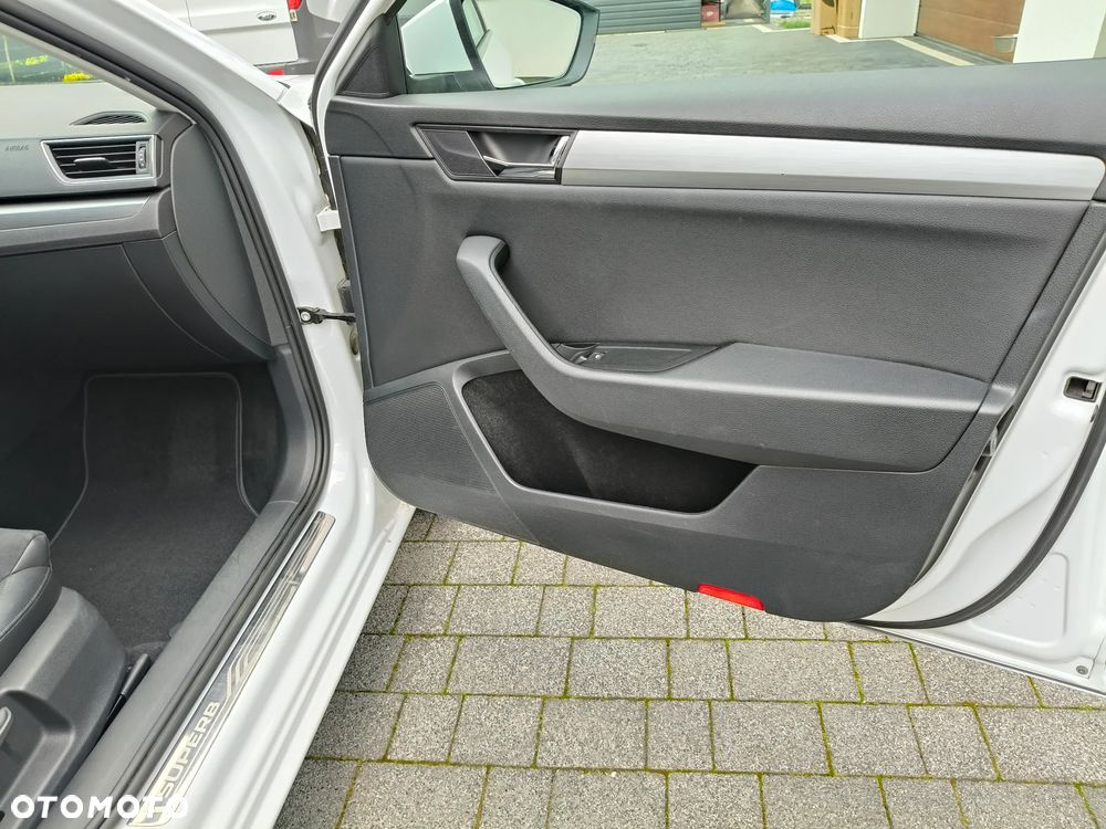 Skoda Superb 2.0 TDI Ambition DSG - 18