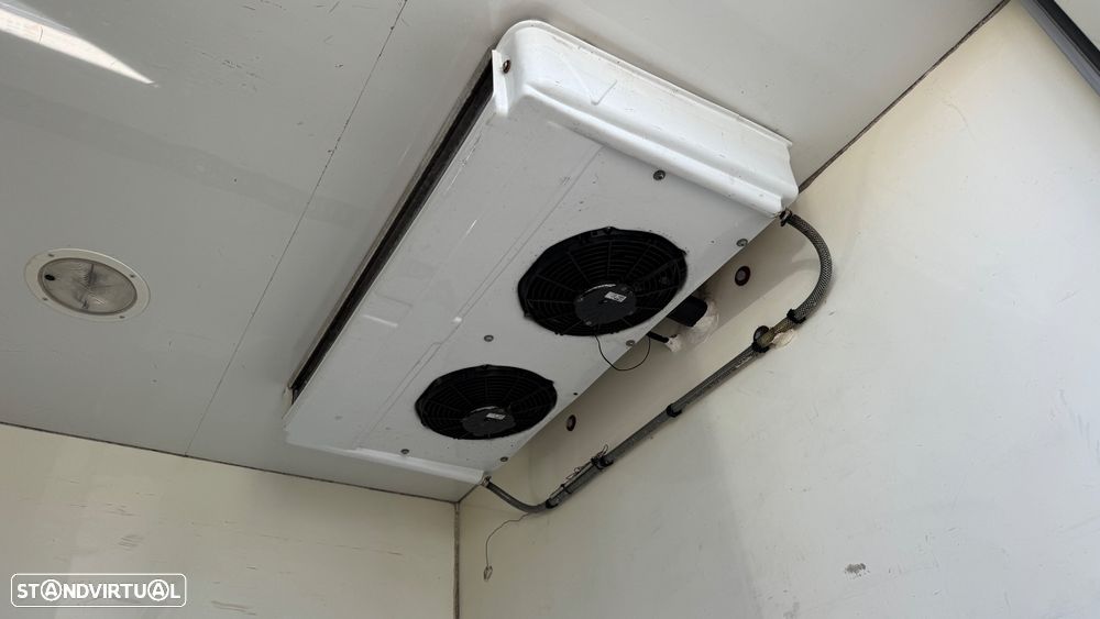 Iveco Daily 2.3 35C13 C/ Frio C/ Plat Elevatoria - 16