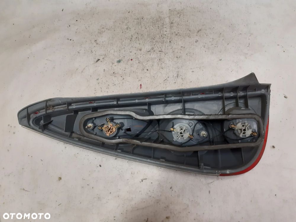 .  TYL TYLNA LAMPA PRAWA TOYOTA YARIS VERSO - 5