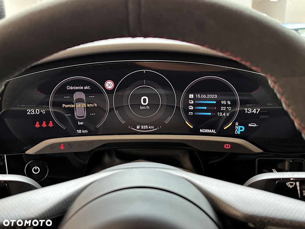 Porsche Taycan GTS Sport Turismo - 18