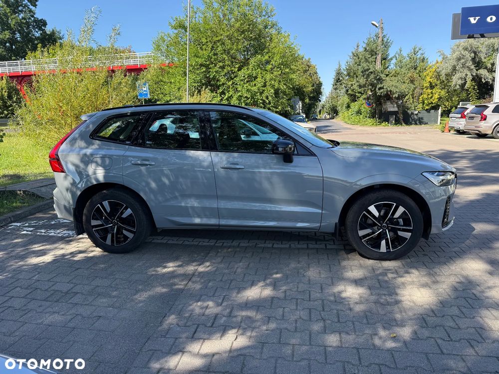 Volvo XC 60 B5 B AWD Plus Dark - 4
