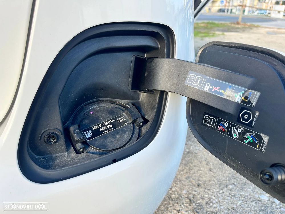 Mercedes-Benz C 300 e Avantgarde - 38