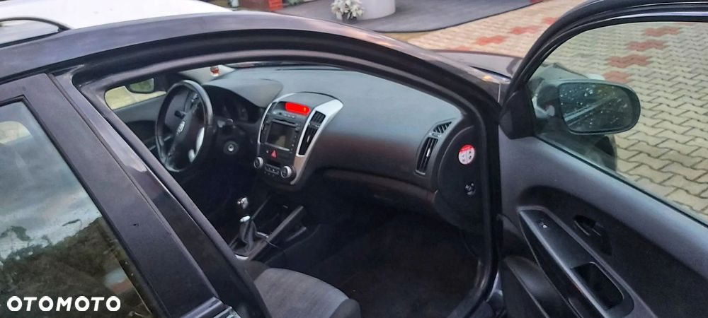 Kia Ceed - 12