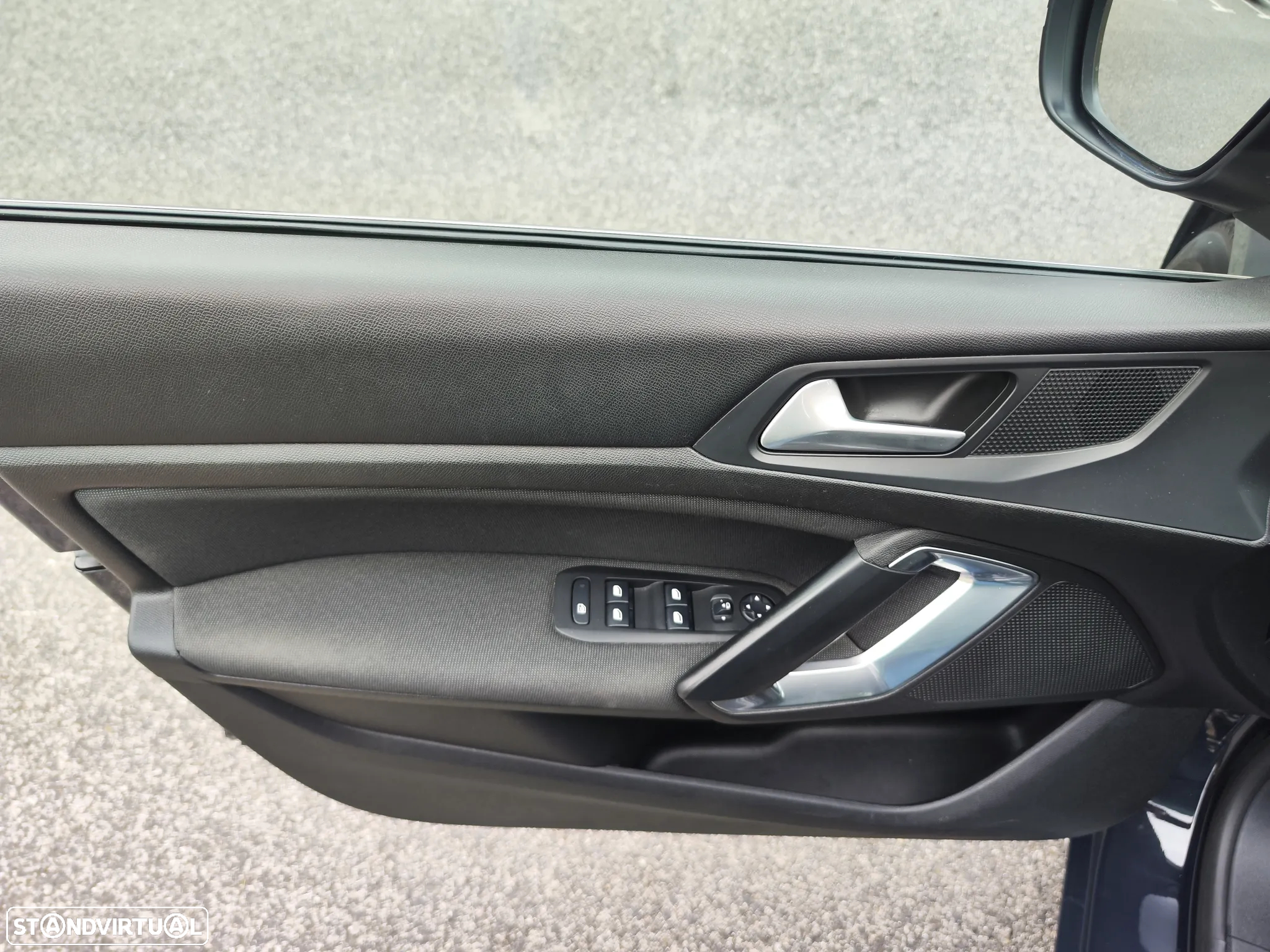 Peugeot 308 SW 1.2 PureTech Allure Full LED EAT8 - 23